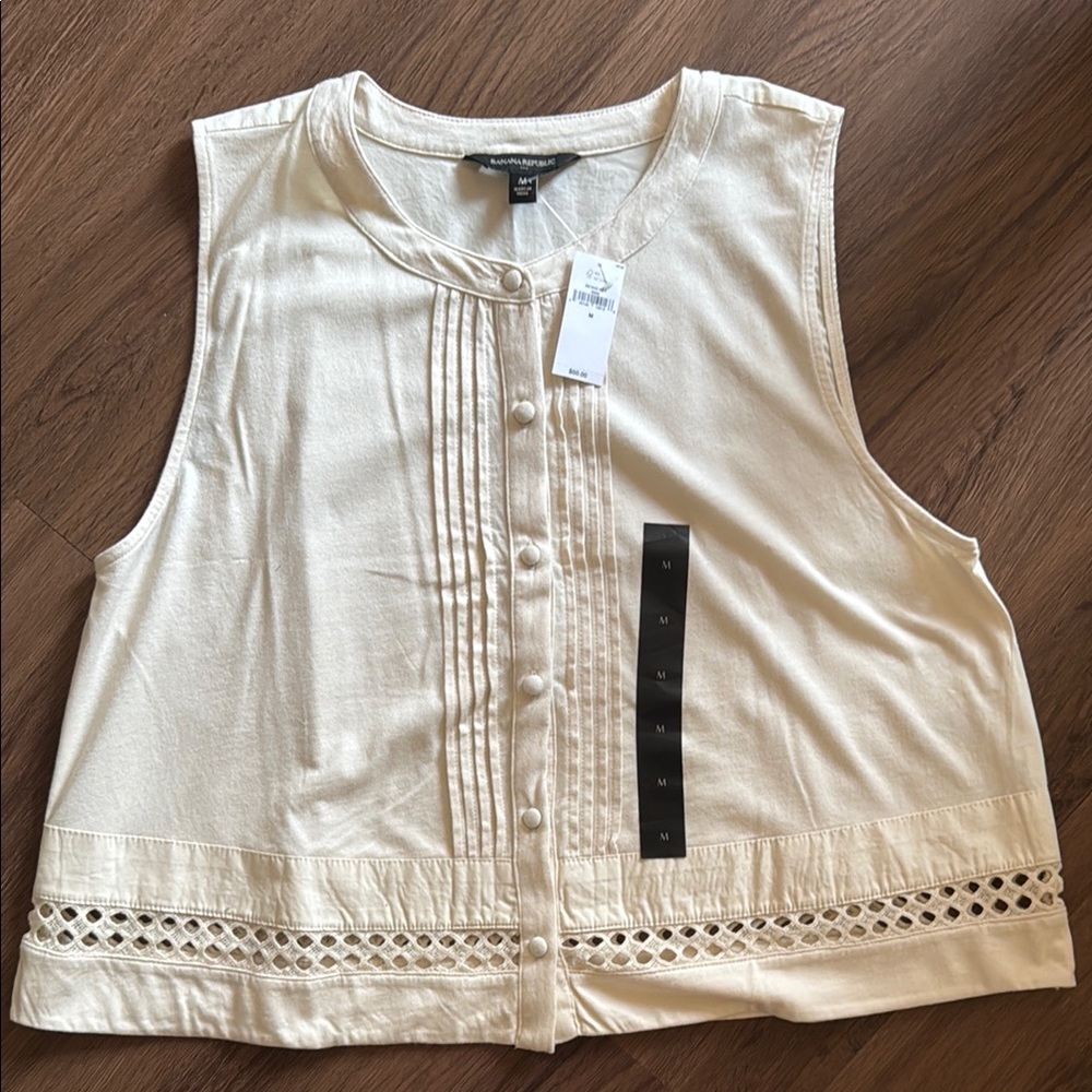 NWT Banana Republic Cream Sleeveless Button-Up Top